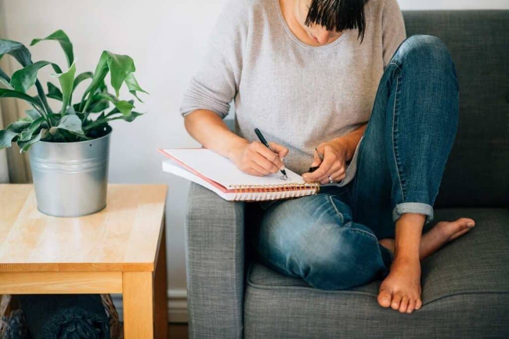 Are you super organized? Become a virtual assistant and earn up to $60K per year!